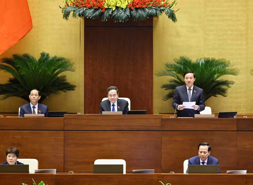 国会副主席阮克定主持讨会议。图自越通社