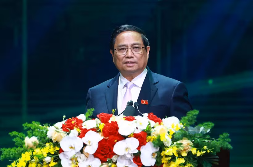 越南政府总理范明政出席了题为“奋勇向前 迈入绿色纪元”的2024年第九次“国家品牌”产品公布仪式并发表讲话。图自越通社
