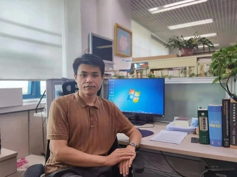 中国专家魏为。图自越通社