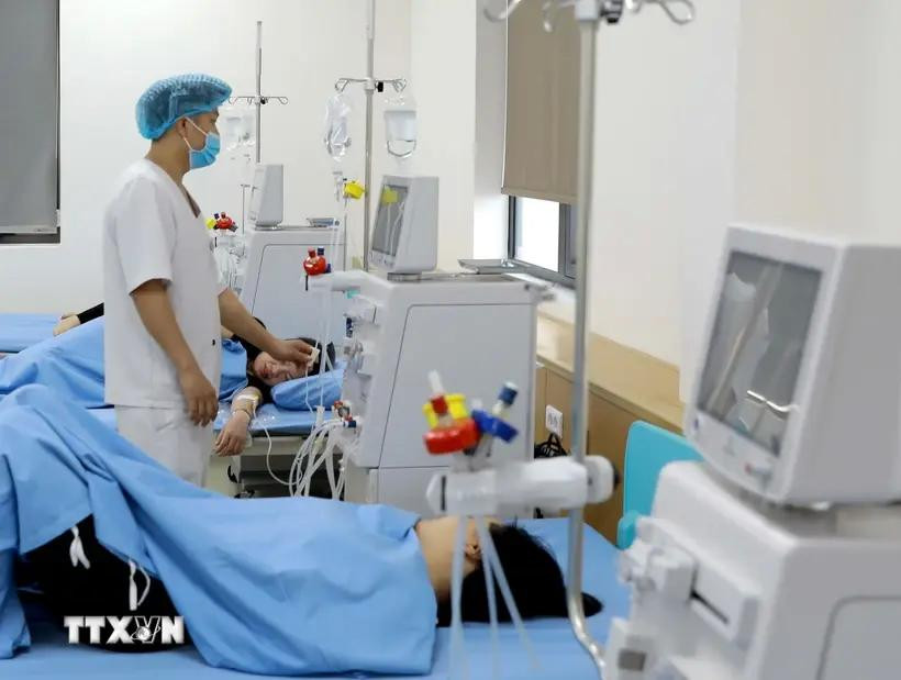 在乐越友谊医院接受治疗的永福省食物中毒事故中的中毒人员。图自越通社