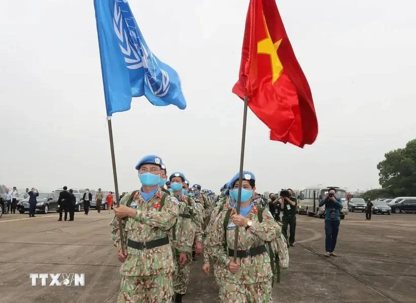 越南人民军一号工兵队与二级四号野战医院官兵赴国外参加维和任务。图自越通社