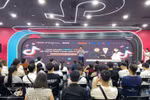 “数字扫盲——一起学习AI”社区培训项目。图自《人民报》