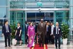 越南国会副主席阮氏青迎接古巴共和国全国人民政权代表大会主席兼国务委员会主席埃斯特万·拉索·埃尔南德斯。图自越通社