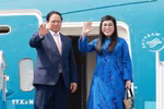 越南政府总理范明政偕夫人黎氏碧珍和越南高级代表团离开首都河内，前往巴西出席2025年金砖国家领导人扩大会议并开展双边活动。图自越通社