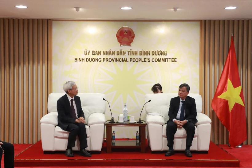 平阳省人民委员会副主席裴明智会见中国台湾神达控股集团（MiTAC）董事苏亮。图自越通社
