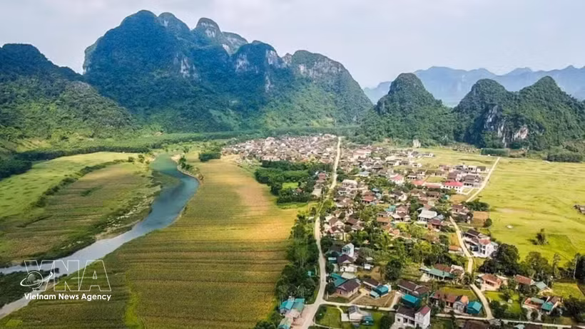 广治省新化的适应气候变化旅游模式是发展旅游业并增强应对环境挑战能力的典范。图自越通社