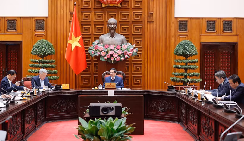 越南政府总理范明政主持召开国防部和公安部机构改革工作会议。图自越通社