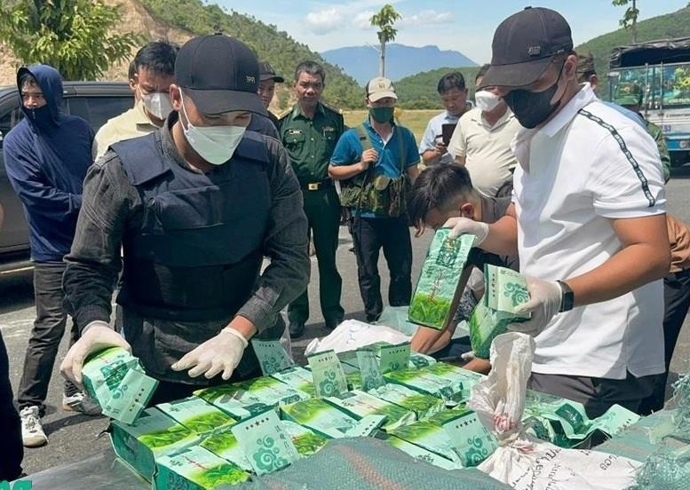 侦破QB525专案后，当局缴获各类毒品295.5公斤。图自边防部队