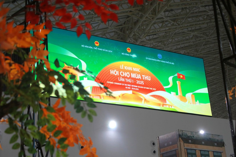 2025年第一届秋季博览会自10月25日晚起至11月4日在越南国家展览中心举行。图自Vietnam+
