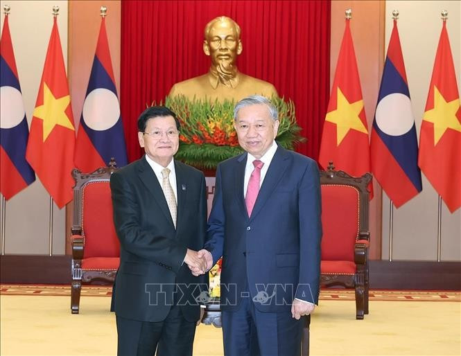 越共中央总书记苏林会见老挝总书记、国家主席通伦·西苏里。图自越通社