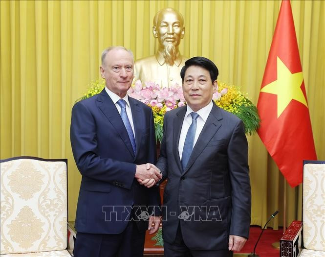 越南国家主席梁强会见俄总统助理、海事委员会主席尼古拉·帕特鲁舍夫。图自越通社