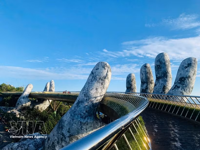 岘港市金桥。图自越通社