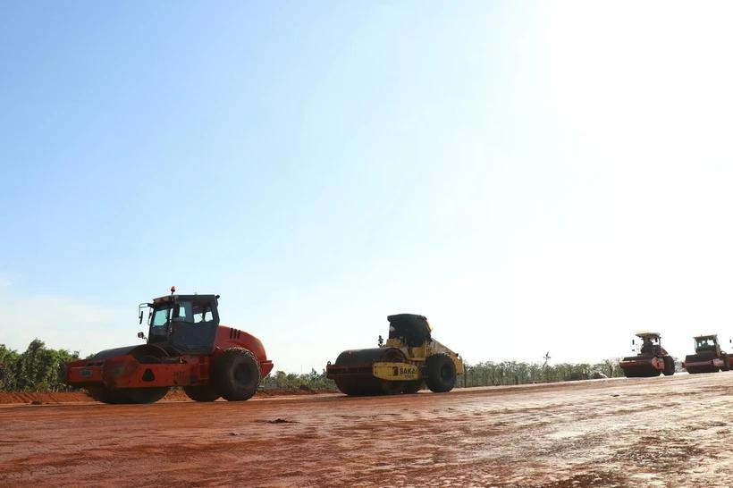 越南加快国家重点重要项目、高速公路、跨区域项目的施工进度。图自越通社