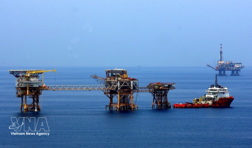 越苏石油联营公司在白虎油田的钻井平台。图自越通社