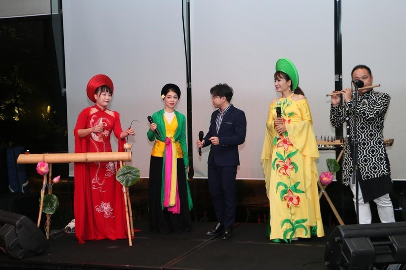 越南艺术团在科伦坡美食周上表演。图自越通社