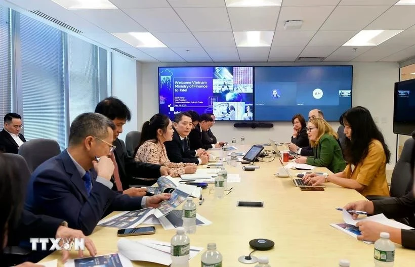 越南财政部代表团与英特尔（Intel）高层举行重要会谈。图自越通社