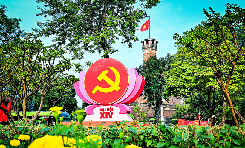 首都河内彩旗鲜花飘扬喜迎越南共产党第十四次全国代表大会。图自nhandan.vn