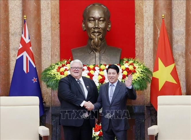 越南国家主席梁强会见新西兰议会议长格里·布朗利。图自越通社