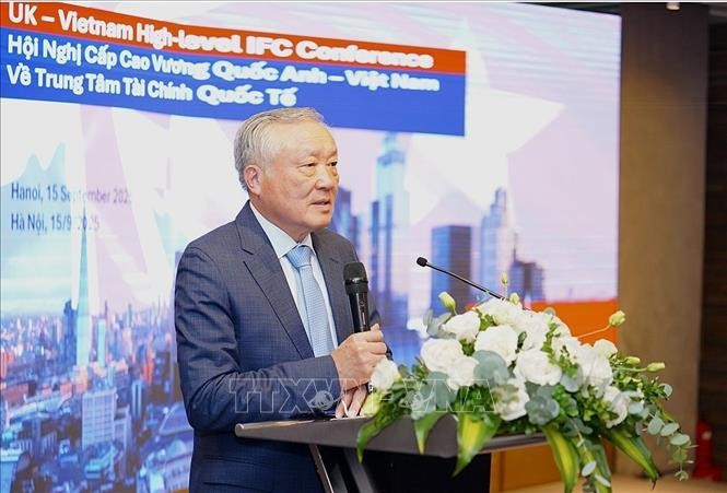 越南政府常务副总理阮和平发表讲话。图自越通社