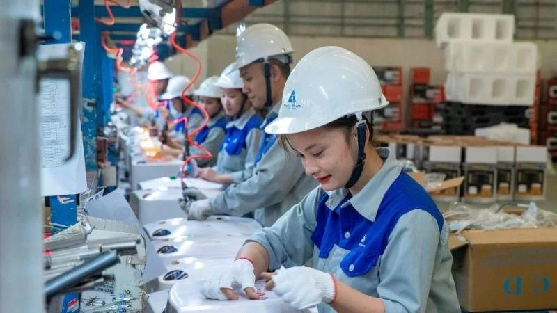 河南新亚大成工厂的热水器生产活动。。图自nhandan.vn