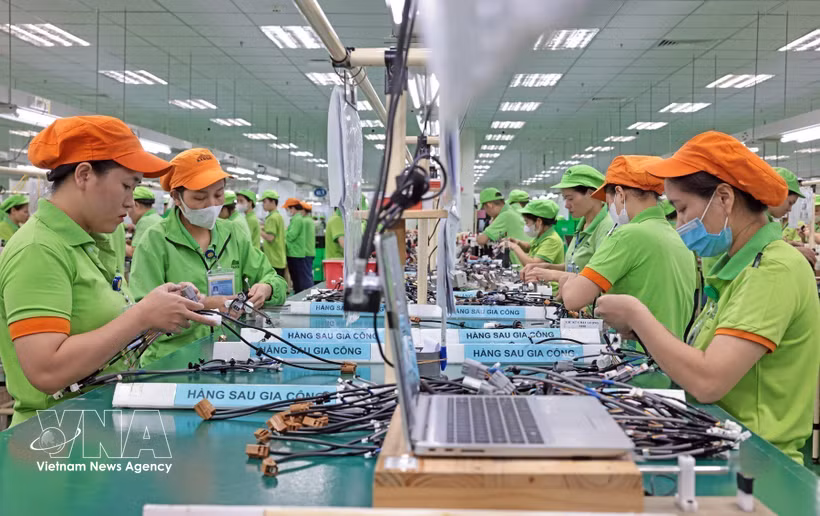 越南Bandai公司加工产品装配线。图自越通社