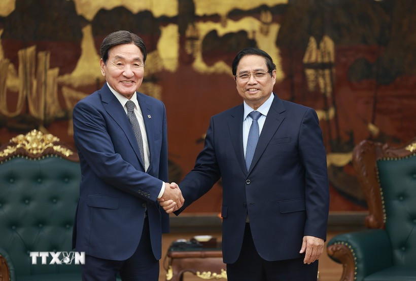 越南政府总理范明政会见韩国总统特使朴昌达。图自越通社