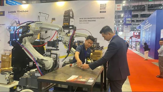 胡志明市辅助工业展览会。图自越通社