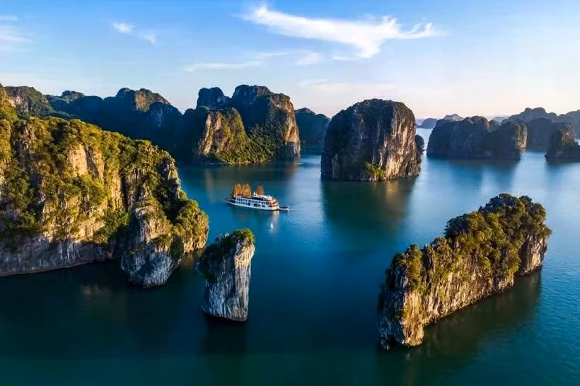 世界遗产广宁省下龙湾 - 海防市吉婆群岛。图自Vietnam+