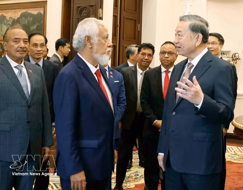 越共中央总书记、国家主席苏林和东帝汶总理夏纳纳·古斯芒。图自越通社