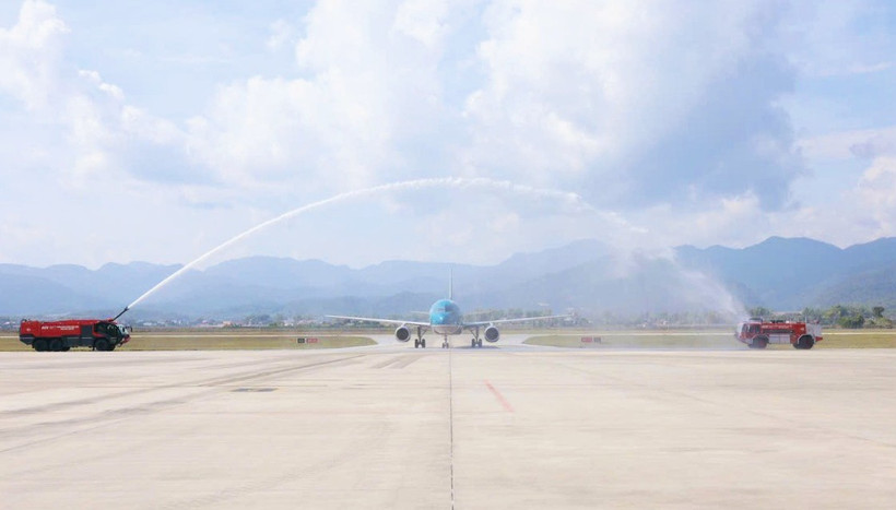 胡志明市至奠边省航线开通仪式。图自越通社