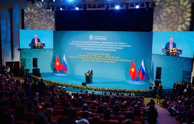 越共中央总书记苏林在俄罗斯总统大学发表演讲。图自越通社