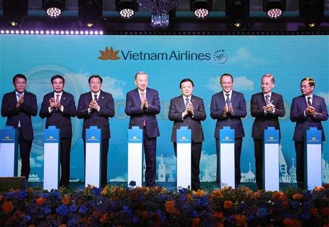 苏林总书记出席河内至莫斯科直达航线开通仪式。图自越通社