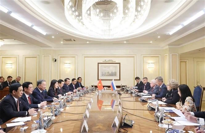 苏林总书记会见俄罗斯联邦委员会主席马特维延科。图自越通社