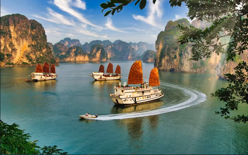 越南下龙湾美景。图自互联网