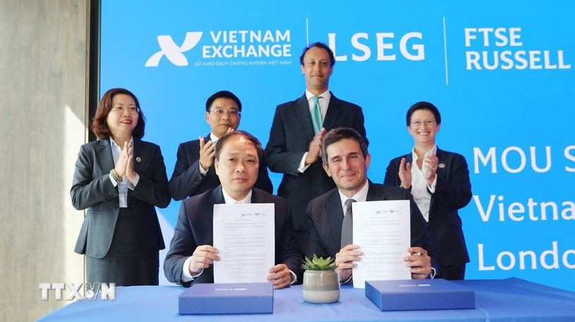 越南证券交易所（VNX）与富时国际有限公司（FTSE）签署合作备忘录。图自越通社