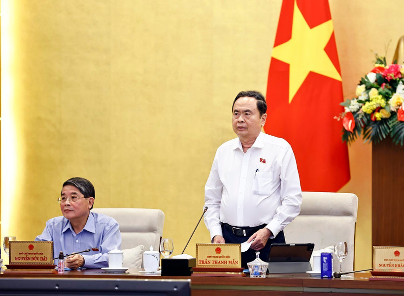 国会主席陈青敏发表讲话。图自越通社