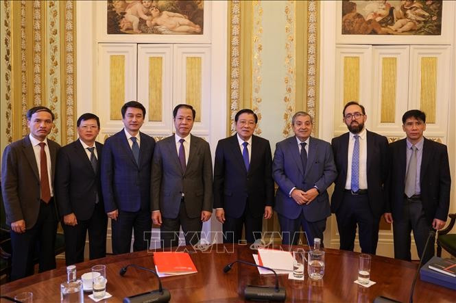 越南共产党代表团与葡萄牙检察院举行工作会谈。图自baotintuc.vn