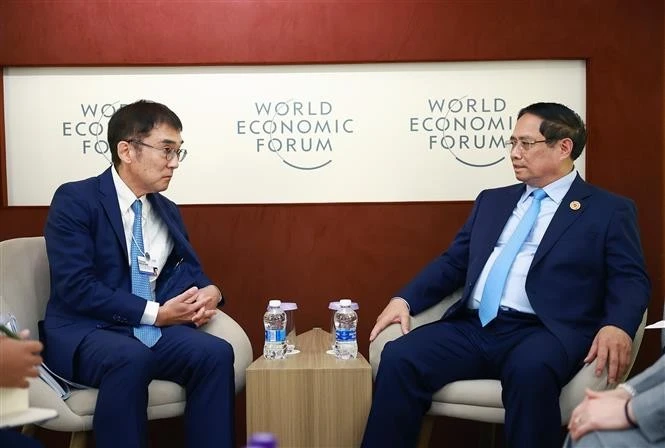 越南政府总理范明政会见东盟与东亚经济研究所(ERIA)所长渡边哲也(Tetsuya Watanabe)教授。图自越通社