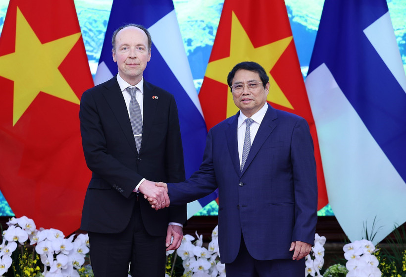 越南政府总理范明政2024年3月25日会见芬兰议会议长尤西·哈拉阿霍。图自越通社