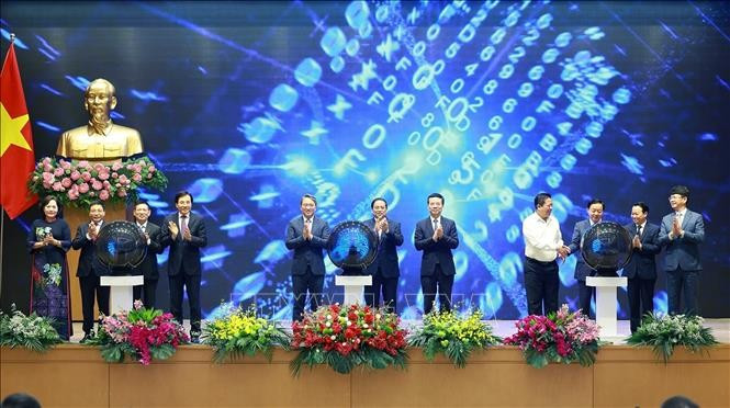 国家法律门户网站上线仪式在政府驻地举行。图自越通社