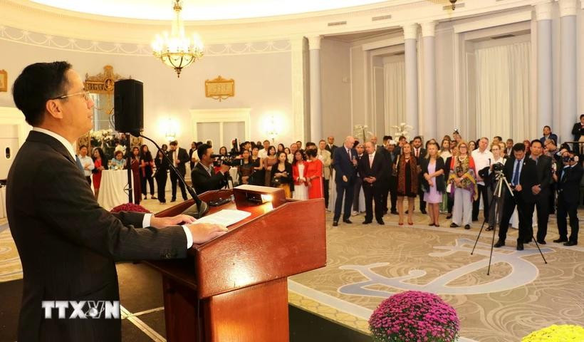 越南驻加拿大大使范荣光在越南国庆79周年纪念典礼上发表讲话。图自越通社