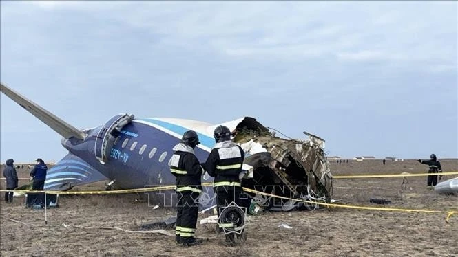 阿塞拜疆航空客机坠毁事故现场。图自AA