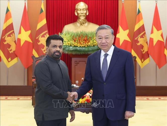 越共中央总书记苏林会见斯里兰卡总统、斯里兰卡人民解放阵线党（JVP）领导人阿努拉·库马拉·迪萨纳亚克。图自越通社