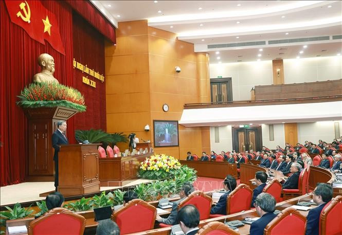 越共中央总书记苏林发表总结讲话。图自越通社