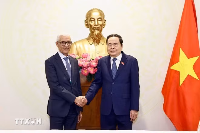 越南国会主席陈青敏和摩洛哥王国众议院议长拉希德·塔尔比·阿拉米。图自越通社