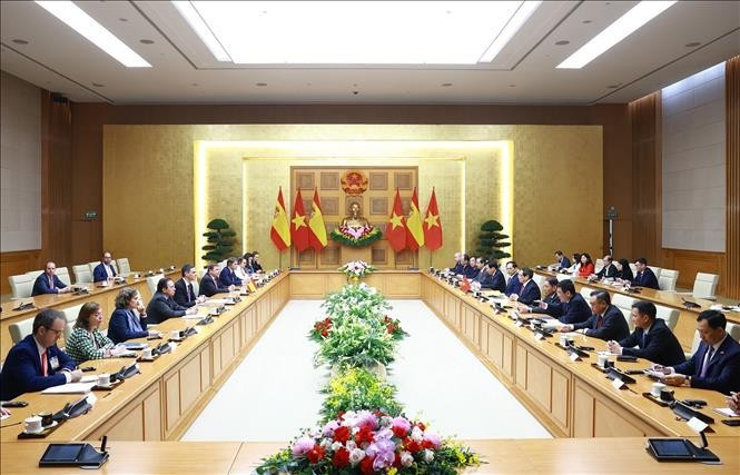 2025年4月9日，越南政府总理范明政同西班牙首相佩德罗·桑切斯举行会谈。图自越通社