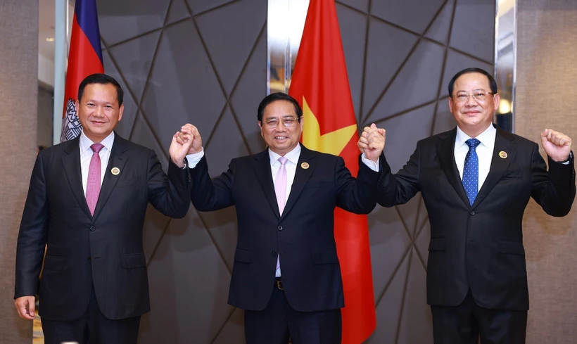 越南政府总理范明政、柬埔寨王国首相洪玛奈和老挝人民民主共和国总理宋赛·西潘敦。图自越通社