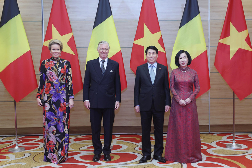 越南国家主席梁强及夫人与比利时国王菲利普及夫人出席招待会。图自越通社