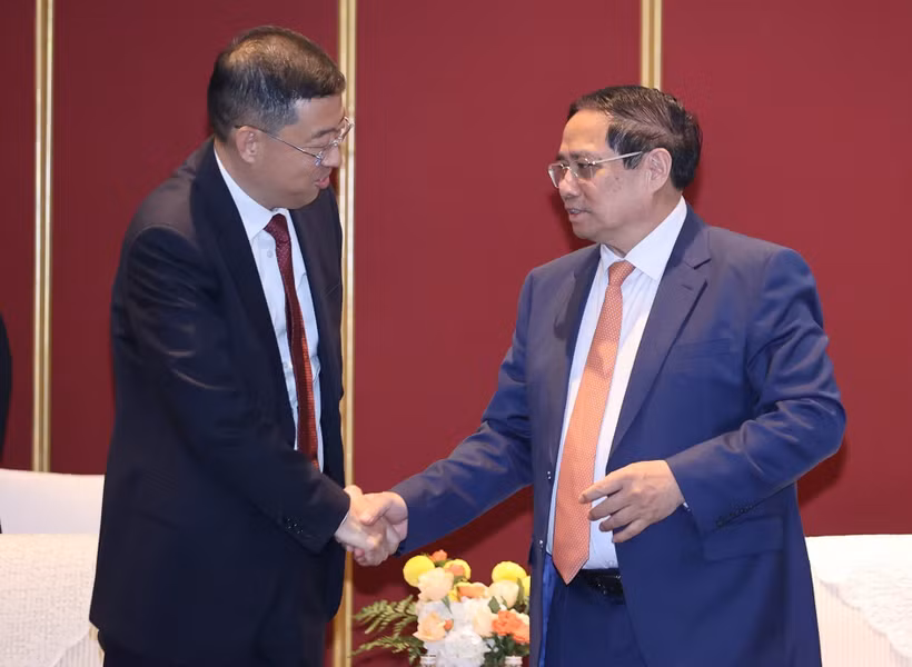 越南政府总理范明政与中国银行（BOC）董事长葛海蛟。图自越通社
