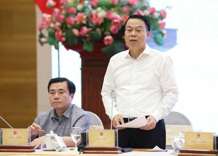 财政部副部长阮德之发表讲话。图自越通社